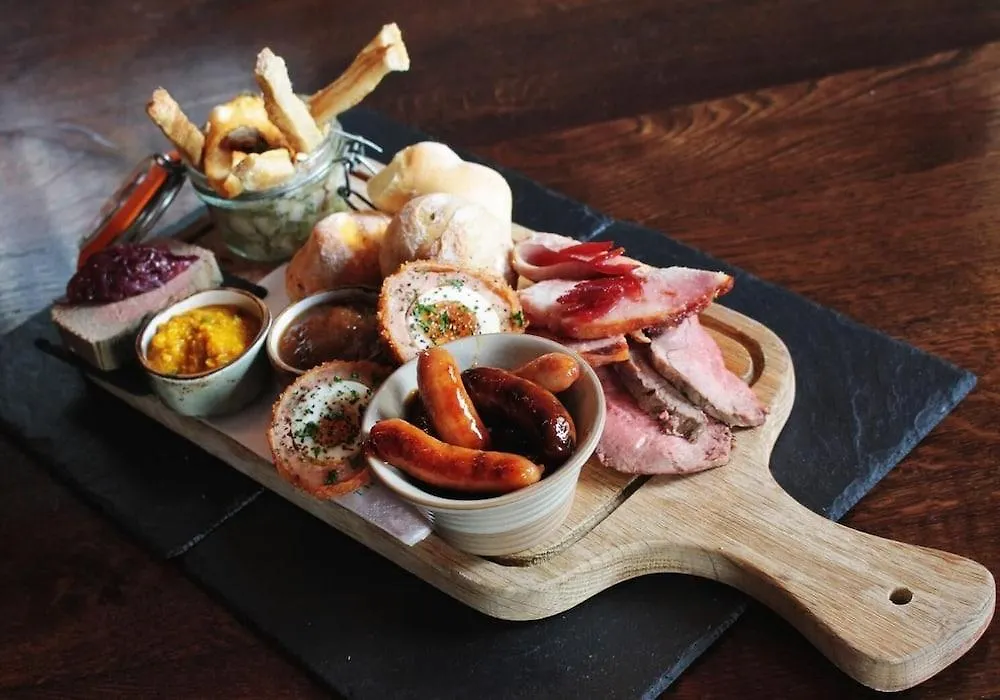 The Pheasant Inn Higher Burwardsley 5*,  イギリス